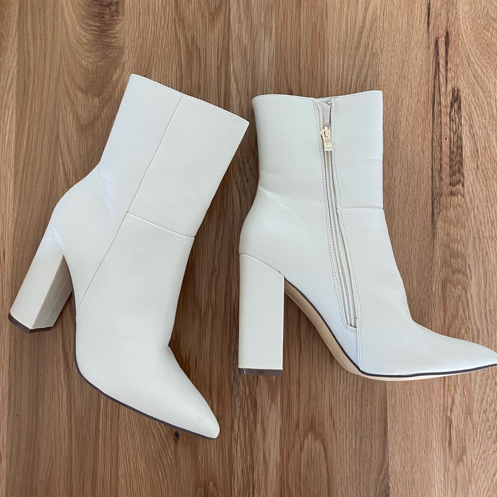 Lulus Dawson bootie in Bone Pebble BRAND NEW